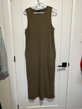 Denver Hayes Olive Green Sleeveless Maxi Dress